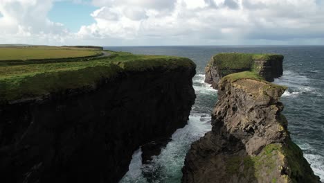 Kilkee-Cliffs,-Irland