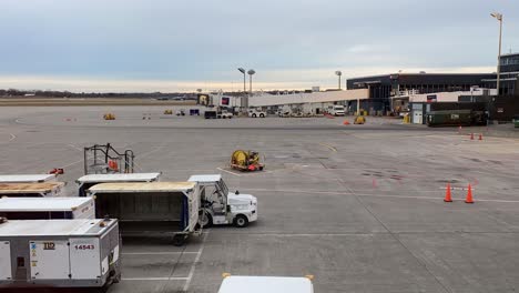 Timelapse-of-ramp-at-the-airport,-taxiways-aviation