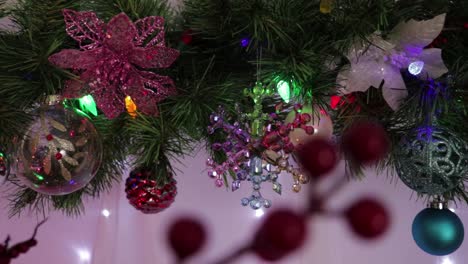 Christmas-garland-with-beautiful-decorations