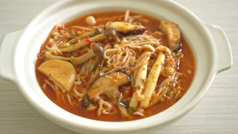 Stir-fried-Spicy-Mushroom-with-Tom-Yum-Soup---Vegan-and-Vegetarian-food-style