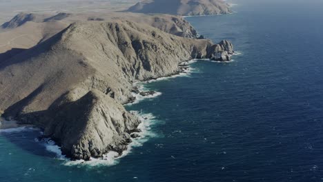 Drone-Panoramización-Sobre-Los-Picos-De-Punta-Lobos