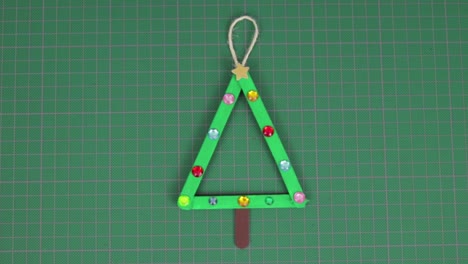 Christmas-tree-made-with-popsicle-sticks-on-a-cutting-mat
