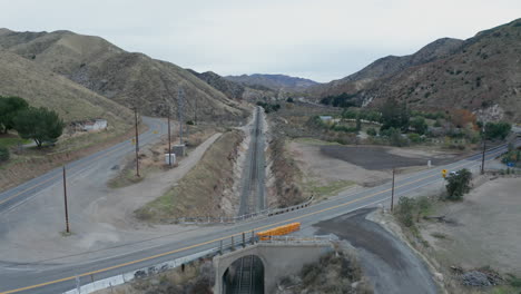 Rising-over-empty-train-tracks-in-Soledad,-California