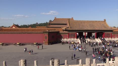 Tourists-visiting-The-Forbidden-City,-Beijing,-China
