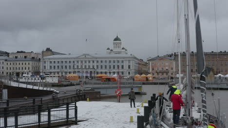Schneebedeckter-Pier-In-Helsinki-Im-Winter