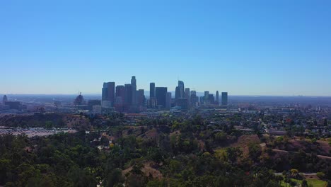Langsamer-Luftschuss,-Der-In-Richtung-Der-Stadt-Los-Angeles,-Kalifornien,-Fliegt
