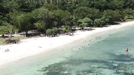 Playa-De-Vanuatu-Con-Gente-Drone-Aéreo