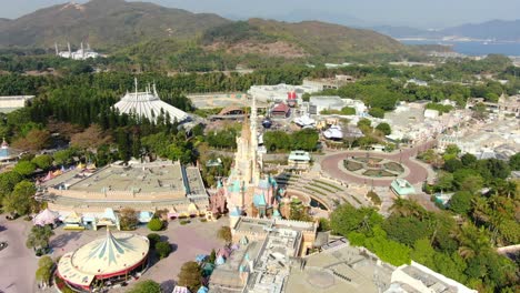Disneyland-Hong-Kong-Leer-Und-Für-Besucher-Geschlossen-Aufgrund-Von-Covid19-sperrrichtlinien,-Luftaufnahme