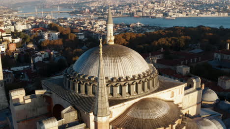 Cúpulas-De-La-Mezquita-Hagia-Sophia-En-Estambul,-Turquía---Toma-Aérea-De-Drones