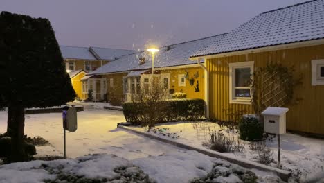 Nevando-En-Los-Suburbios-De-Invierno-Suecos