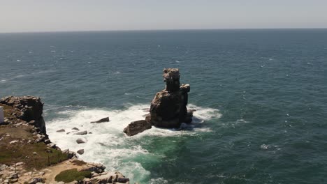 Sea-stack-rock-formations-on-Peniche-coastline