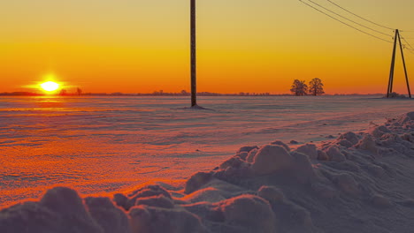Timelapse-of-colorful-rising-sun-over-snowy-landscape-at-sunrise