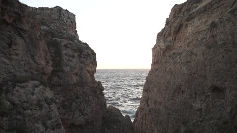 Entrada-Al-Barranco-Migra-I-ferha-Que-Conduce-Al-Inquieto-Mar-Mediterráneo