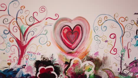Handgemaltes-Rotes-Herz-Mandala-Auf-Farbenfroher-Handgemalter-Wand-Von-Kleinen-Mädchen-Mit-Fantasie-Und-Kreativität