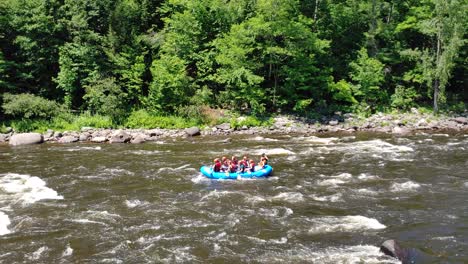 Capture-of-people-rafting-the-Rouge-River
