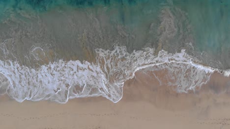 Waves-crashing-on-Matadouro-sandy-beach