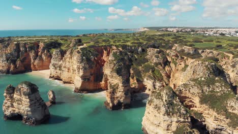 Acantilados-Rocosos-Erosionados-Del-Algarve
