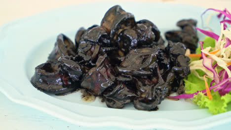 fried-squid-with-squid-ink-sauce---seafood-style
