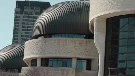 Museum-of-History-building-exterior-with-beautiful-rounded-dome-roof-architecture-in-Gatineau,-Quebec,-Canada