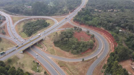 Luftaufnahme-Des-Straßenverkehrs-Auf-Der-Autobahnkreuzung-Auf-Der-Südlichen-Umgehungsstraße-Von-Nairobi
