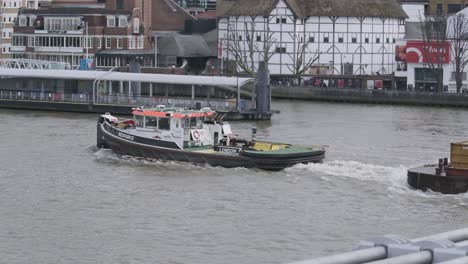 London-tug-boat-on-the-thames-slow-motion