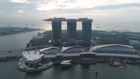 Scenic-morning-sunlight-behind-famous-Marina-Bay-Sands-Hotel,-Singapore