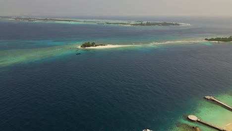 Aerial-shot-moving-over-the-indian-ocean-in-the-maldives