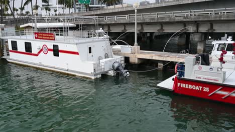 Miami,-Florida-Marine-Feuerwehrboote-Und-Ausrüstung