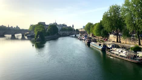 Ile-de-la-Cite-In-The-Seine-River-Seen-From-Passerelle-des-Arts-In-Paris,-France