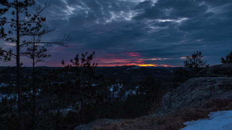 Motion-time-lapse-of-a-blazing-sunset-in-late-winter