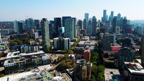 Drone-captures-an-aerial-video-of-Seattle,-Washington,-showing-its-many-buildings,-towers,-and-skyscrapers