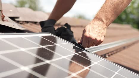 Mechanic-installing-solar-panel-to-generate-renewable-energy,-close-up