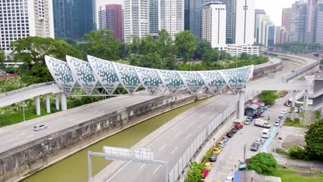 Pintasan-Saloma-bridge,-a-famous-landmark-and-tourist-attraction-in-Kuala-Lumpur,-Malaysia