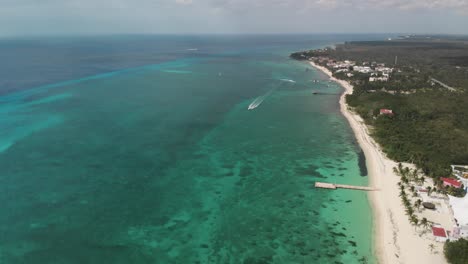 drone-shot-of-Playa-Chen-Rio-in-Cozumel-island,-Quintana-Roo,-Mexico
