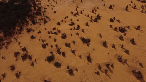 Los-Pináculos-Son-Formaciones-De-Piedra-Caliza-Dentro-Del-Parque-Nacional-Nambung-En-El-Oeste-De-Australia