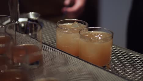 Bartender-is-mixing-glasses-with-cocktails-and-ice