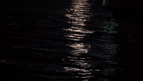 Moon-Reflection-on-water-hd