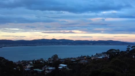 Sunset-panning-shot-of-Tasmania’s-Derwent-River-from-Mount-Nelson,-Hobart