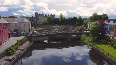 Aerial-footage-of-medieval-town,-castle-and-arch-bridge-while-decreasing-attitude