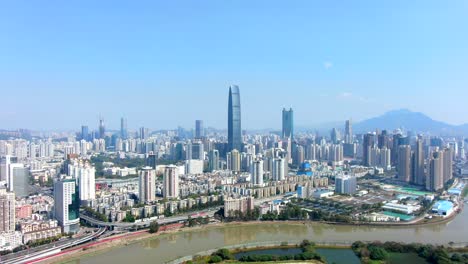 Vista-Aérea-Sobre-El-Horizonte-De-Shenzhen-En-Un-Hermoso-Día-Claro