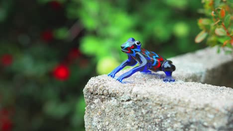 Blown-glass-frog