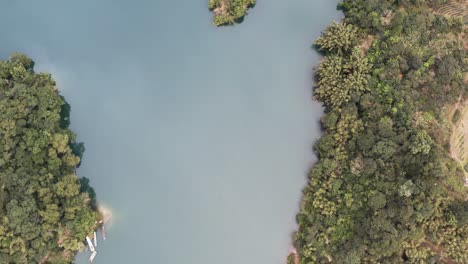 Draufsicht-Auf-Einen-Spektakulären-Feitsui-Stausee,-Emerald-Lake,-Tausend-Insel-See-Ist-Das-Zweitgrößte-Wasserreservoir