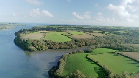 Luftaufnahme-über-Eine-Flussmündung-In-Cornwall-Im-Süden-Englands