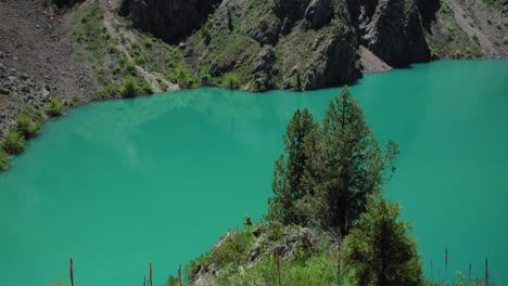 Mountain-Lake-of-green-and-blue-color-Urungach-and-pine-trees