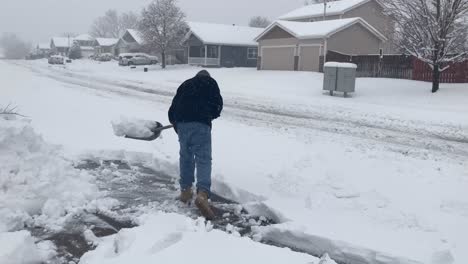 Shoveling-snow-during-heavy-snow-storm-in-Northern-Colorado-Greeley-2021