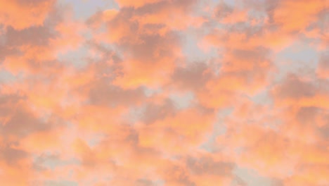 Hermosas-Nubes-De-Algodón-De-Azúcar-Rosadas-Y-Azules-En-El-Lapso-De-Tiempo-Del-Atardecer-Del-Amanecer