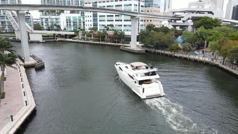Luxury-megayacht-navigates-its-way-back-to-its-harbor-on-the-Miami-River-in-downtown-Miami,-Florida
