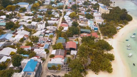Drone-shots-of-the-Maldivian-island-Thuslusdhoo,-near-the-capital-Male,-Maldives