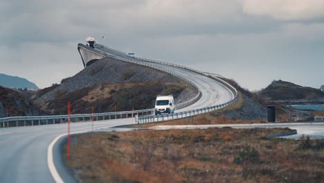 Poco-Tráfico-En-La-Carretera-Del-Atlántico-En-Noruega