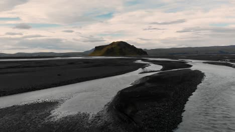 Island-Fluss-Drohne-Enthüllen-Bei-Sonnenuntergang